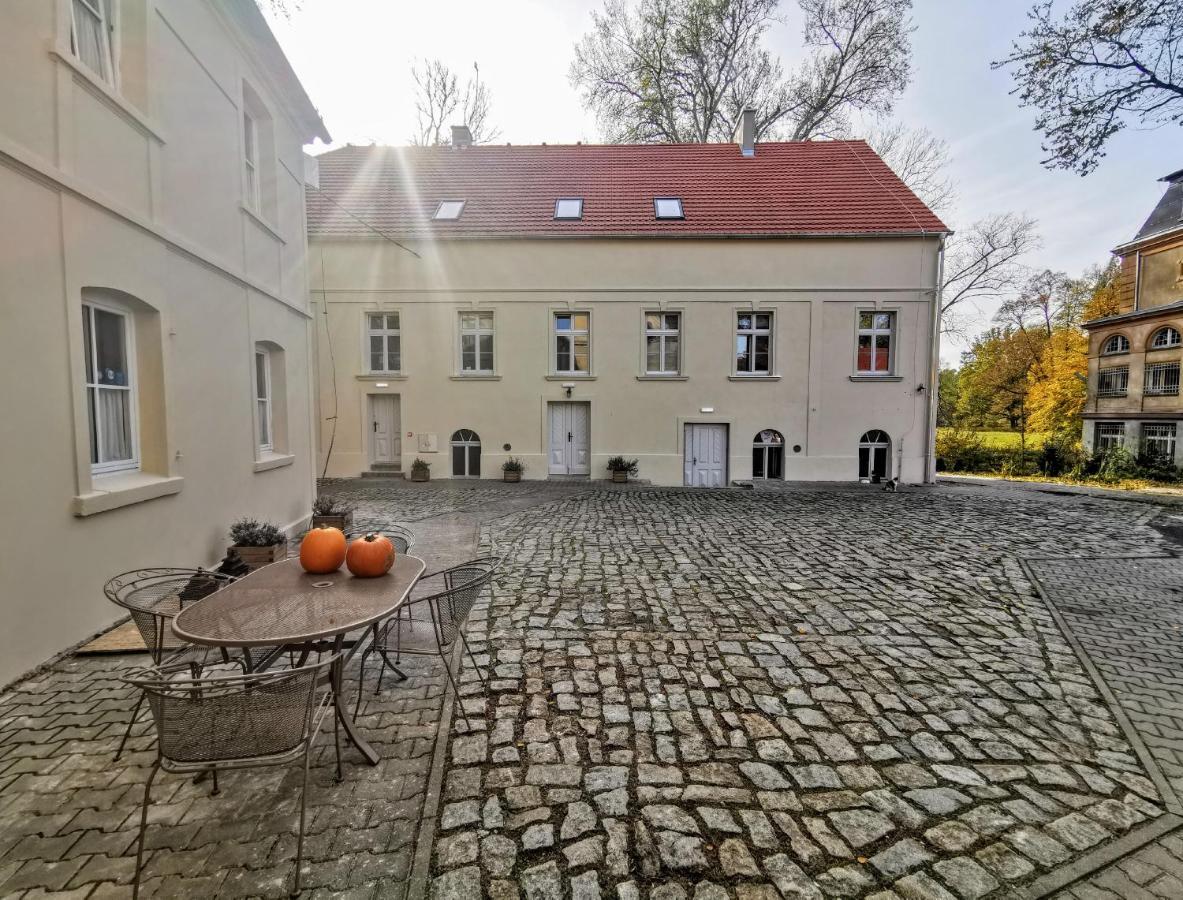 Palac I Folwark Brzeznica Brzeznica  Dış mekan fotoğraf